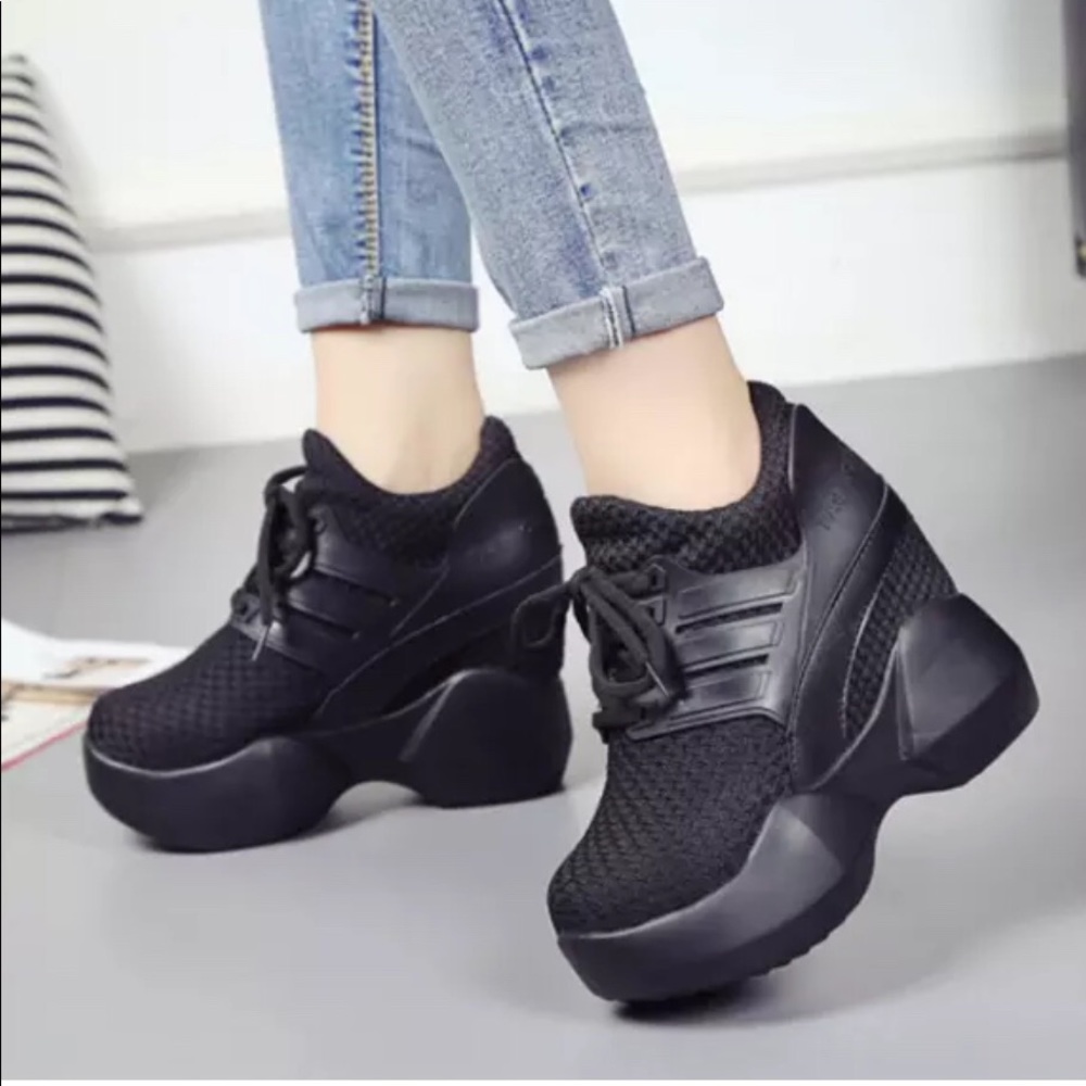 Wedge platform black sneakers